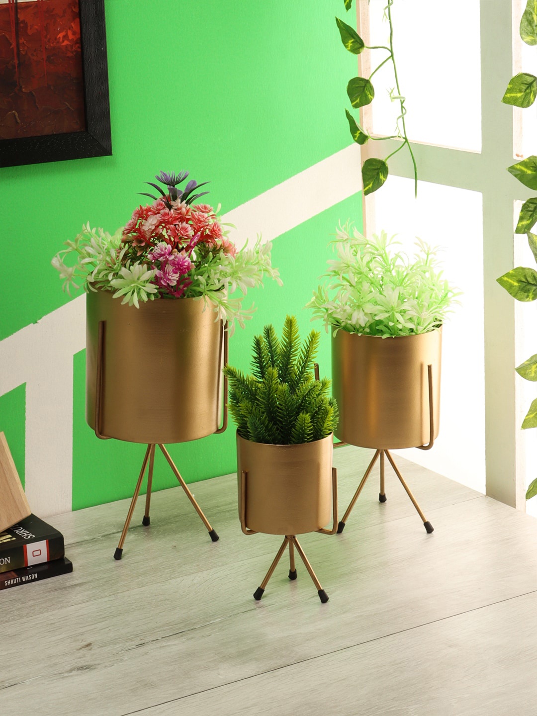 

Amaya Decors Set Of 3 Gold-Toned Solid Planters With Stand
