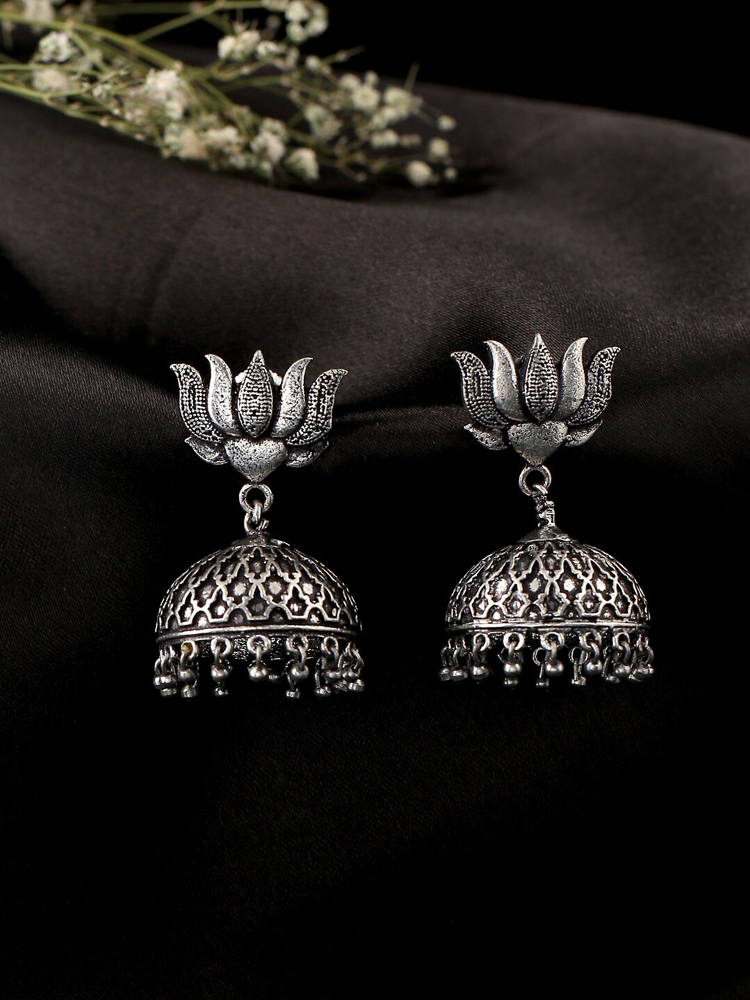 

kashwini Silver-Toned Dome Shaped Jhumkas Earrings