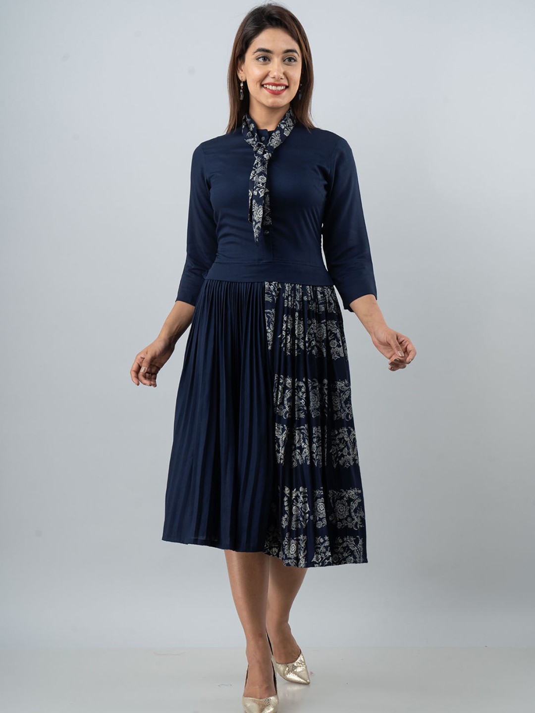

FASHION DWAR Blue & White Floral Tie-Up Neck A-Line Dress