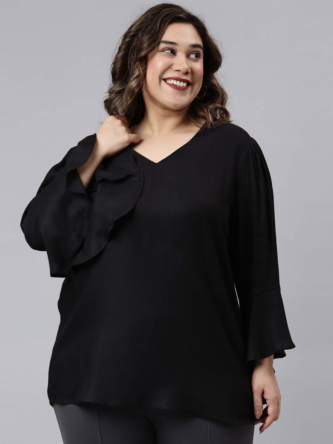 

The Pink Moon Women Black Solid V-Neck A-Line Top