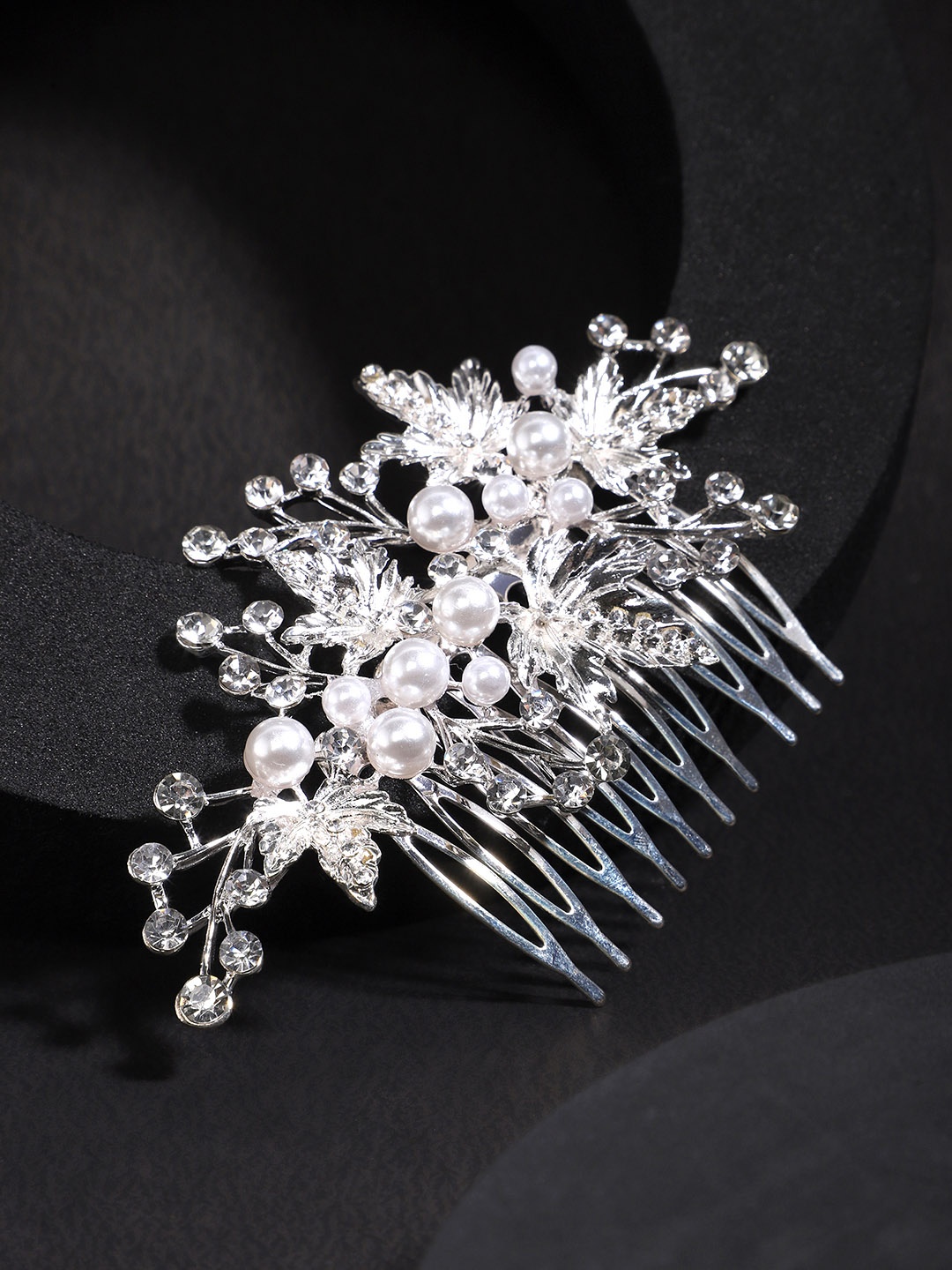 

Yellow Chimes Women White & Silver-Toned Beaded Flowral design Comb Pin