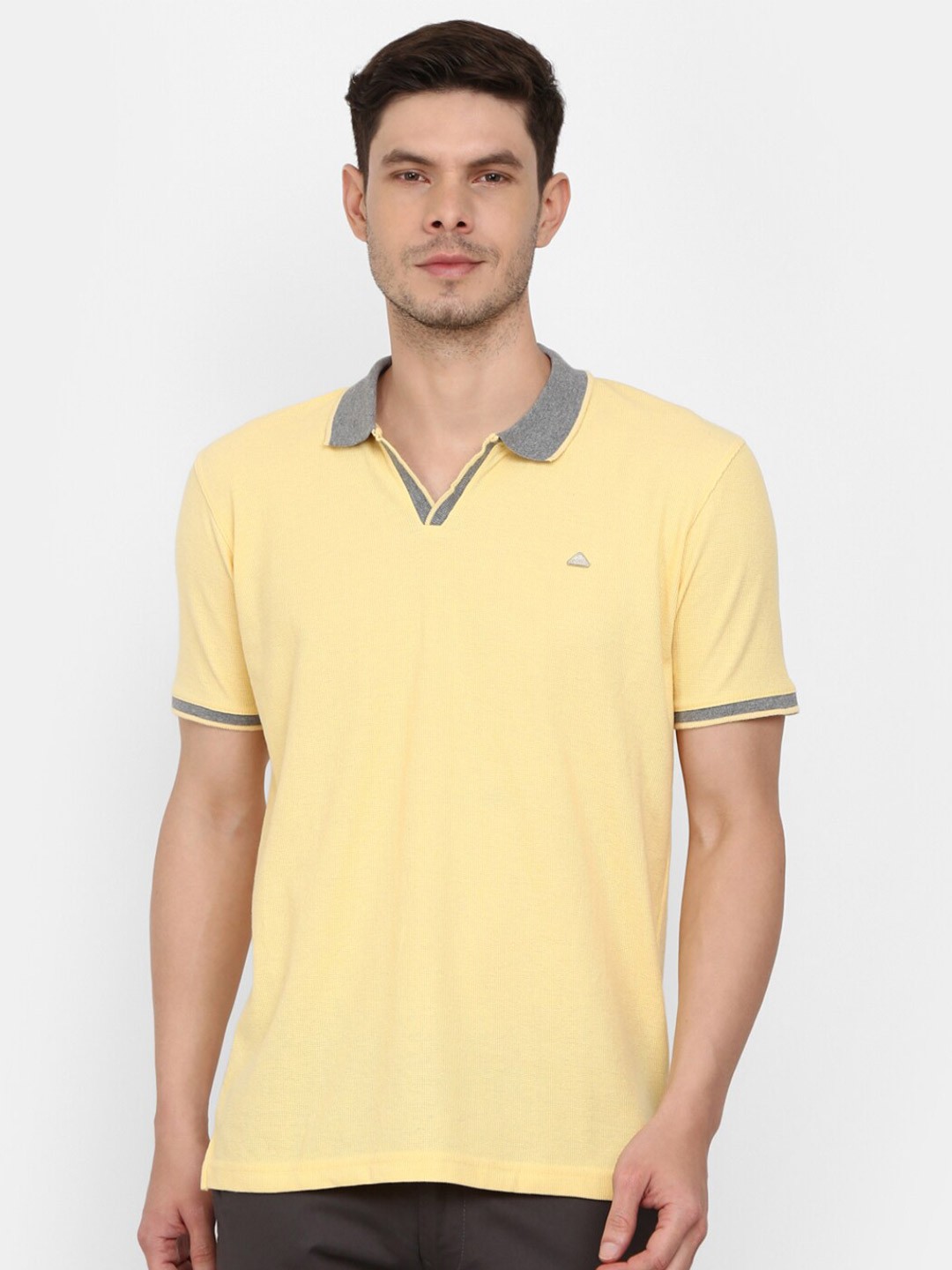 

V-Mart Men Yellow Polo Collar Slim Fit T-shirt