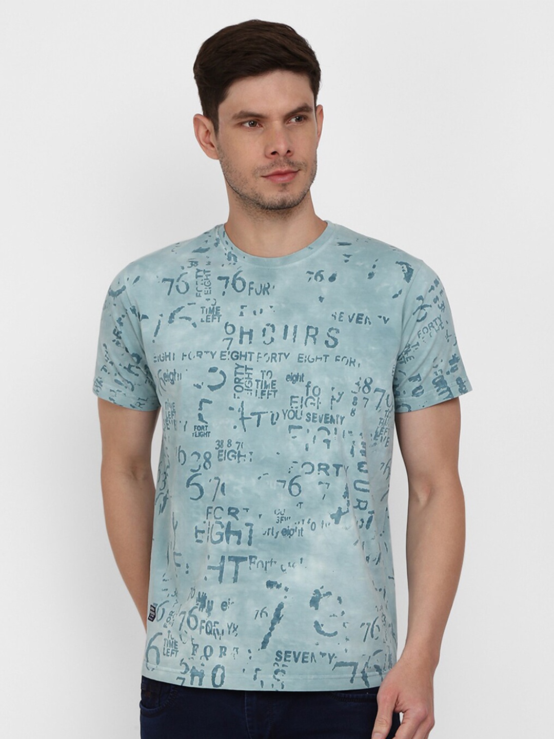 

V-Mart Men Blue & subtle green Printed Raw Edge Slim Fit T-shirt