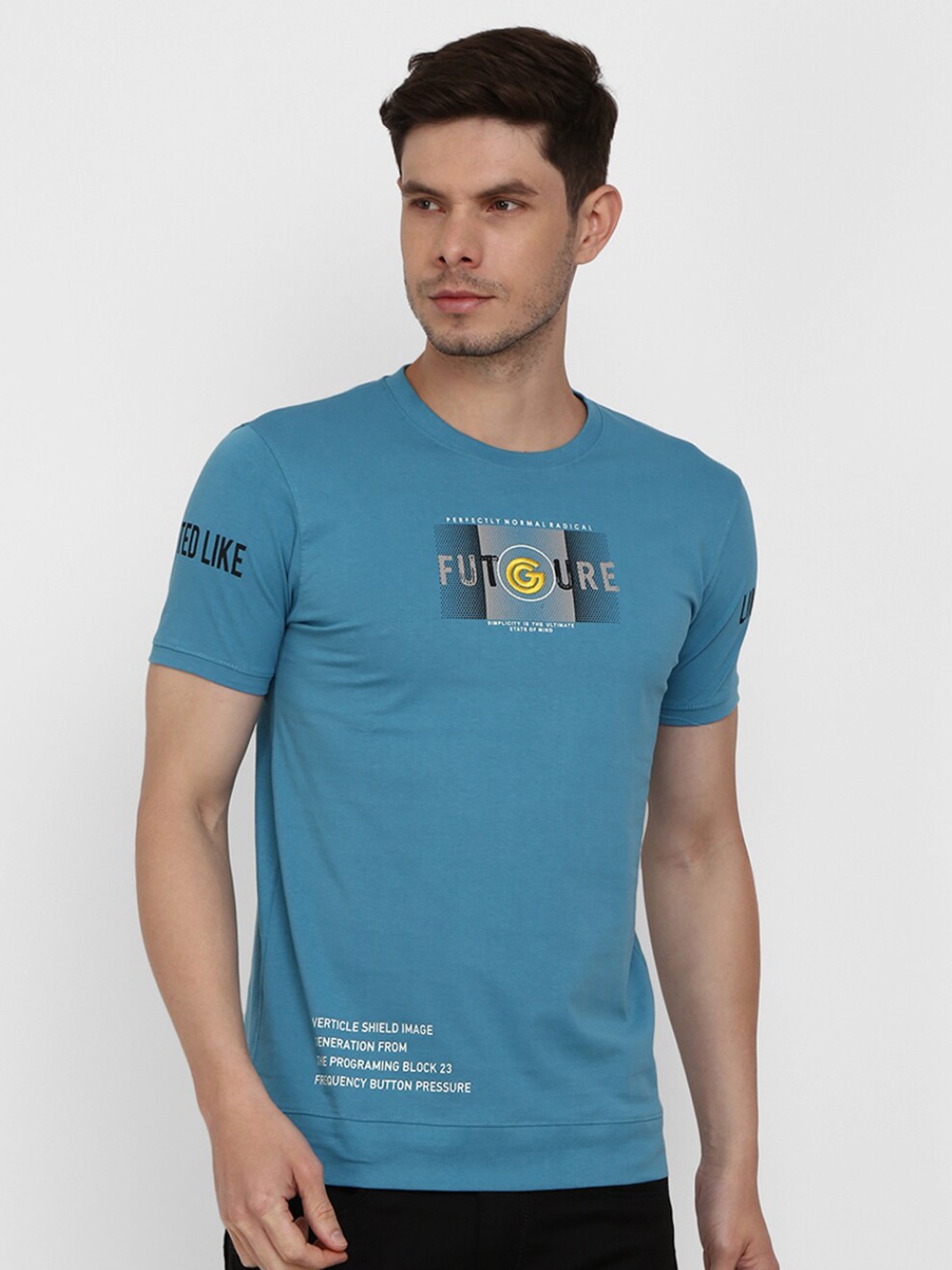 

V-Mart Men Blue Typography Applique Slim Fit T-shirt