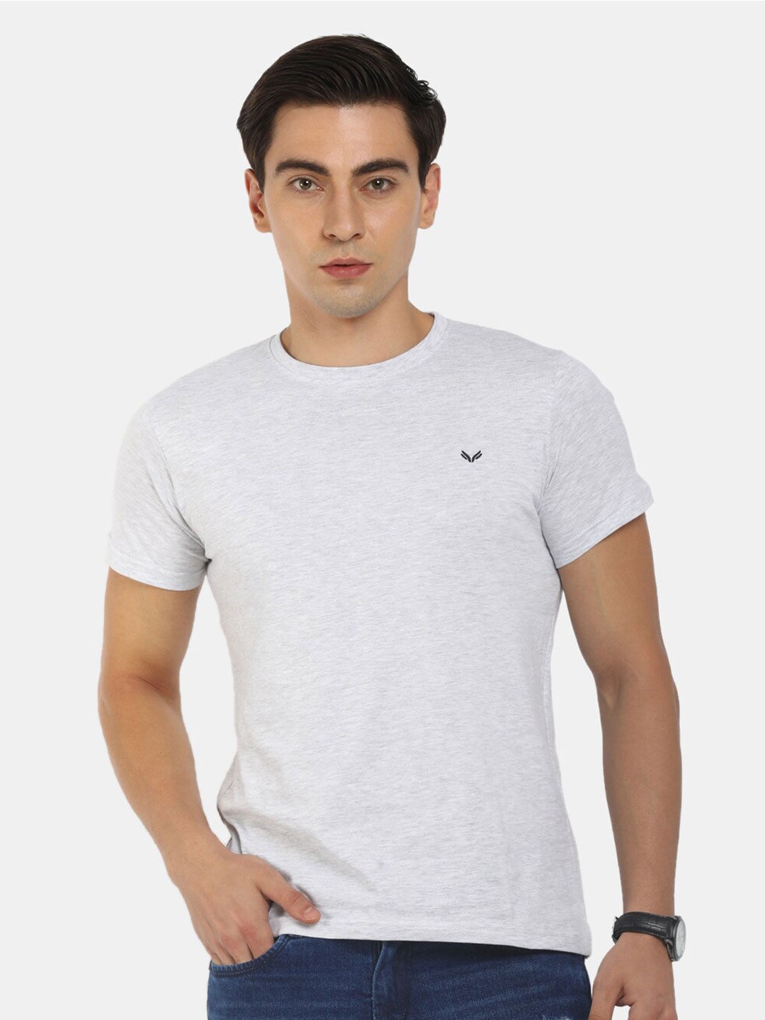 

V-Mart Men Beige Slim Fit T-shirt