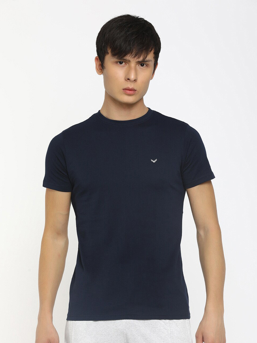 

V-Mart Men Navy Blue Slim Fit T-shirt