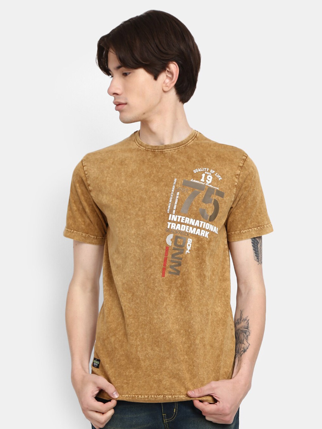 

V-Mart Men Brown Typography Printed Slim Fit T-shirt