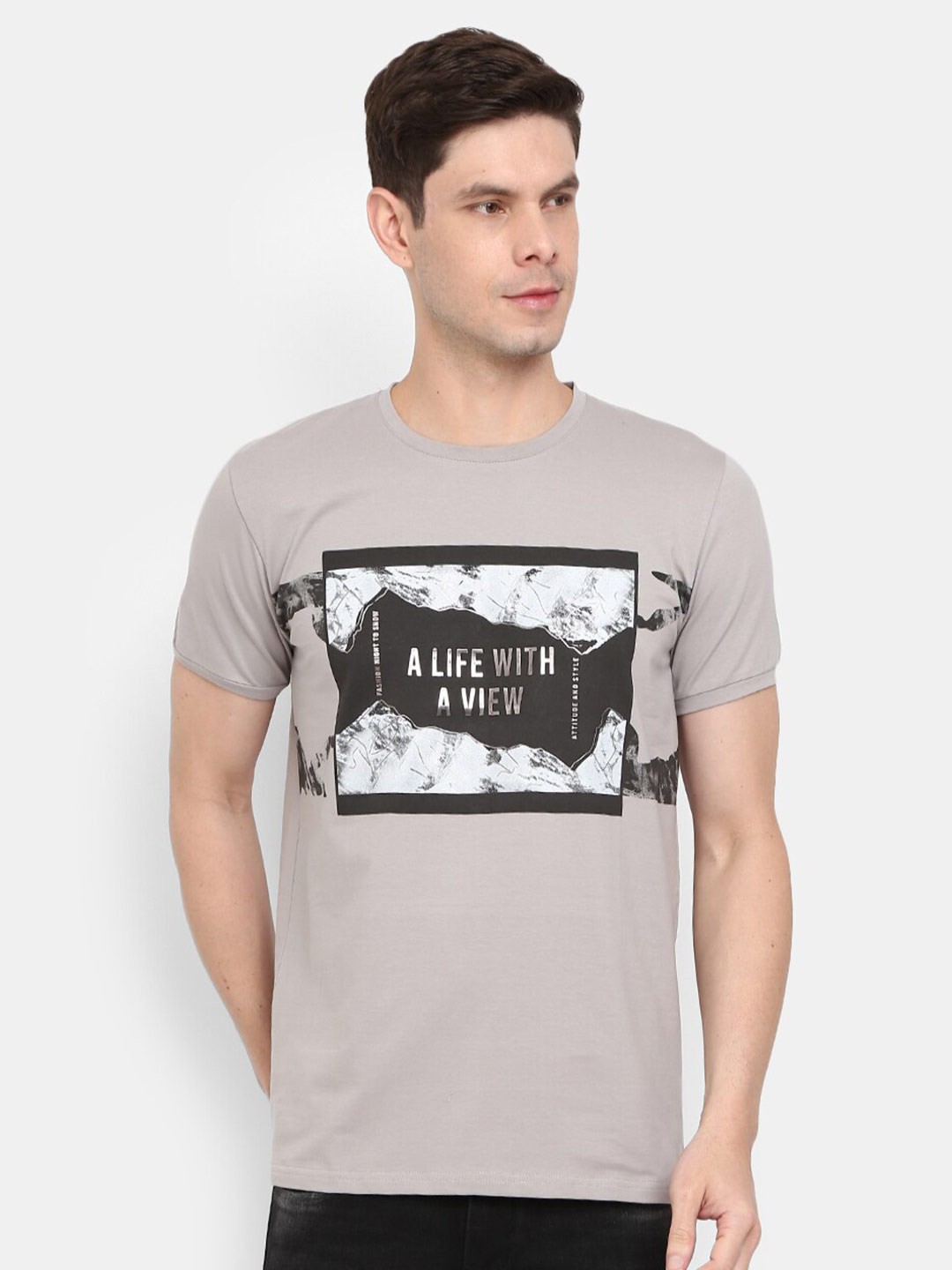 

V-Mart Men Grey Typography Printed Slim Fit T-shirt