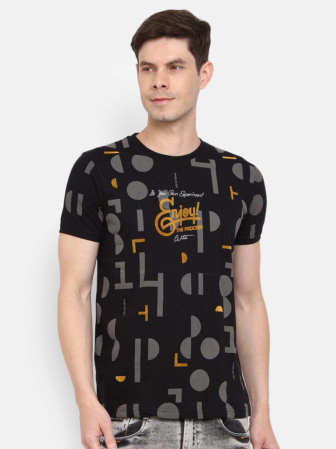 

V-Mart Men Black Typography Printed Applique Slim Fit T-shirt