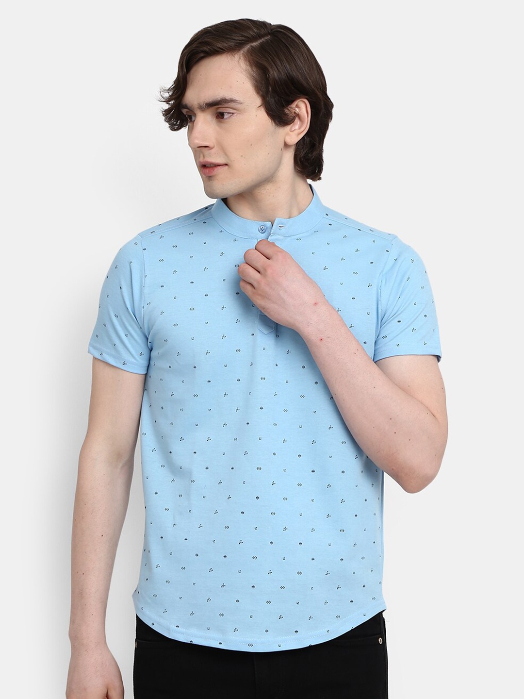 

V-Mart Men Blue Printed Mandarin Collar Slim Fit T-shirt