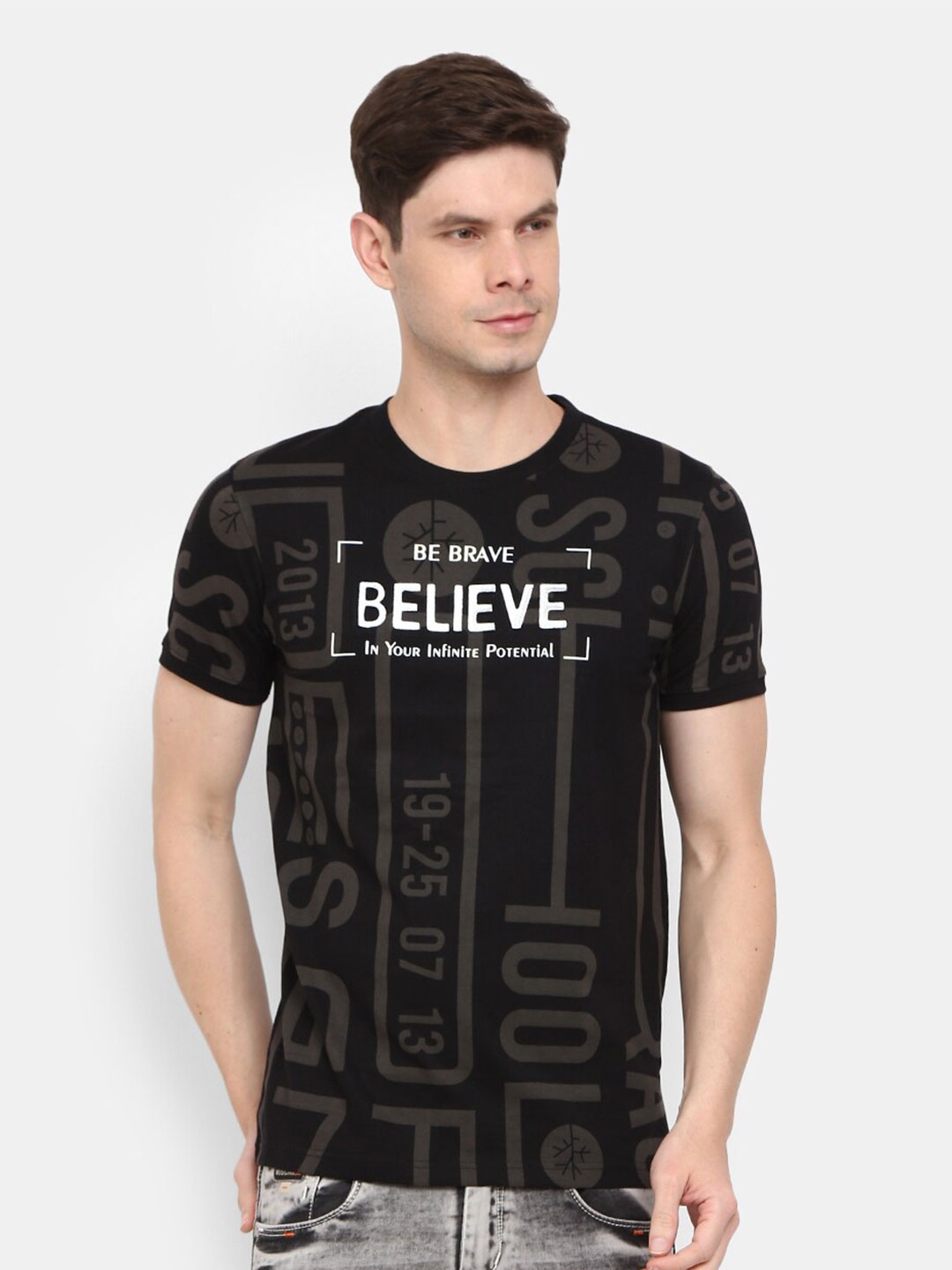 

V-Mart Men Black Typography Striped Slim Fit T-shirt