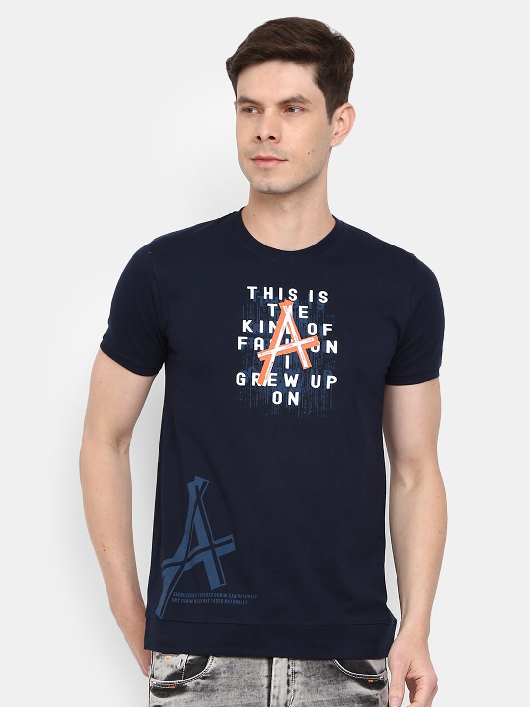 

V-Mart Men Navy Blue Printed Slim Fit T-shirt