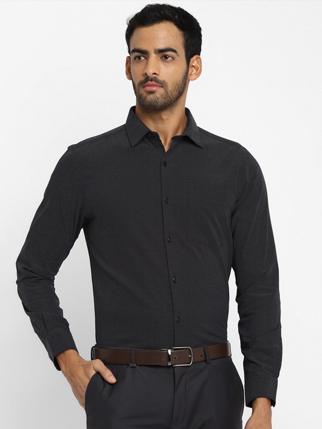 

Turtle Men Black Solid Opaque Slim Fit Semiformal Shirt