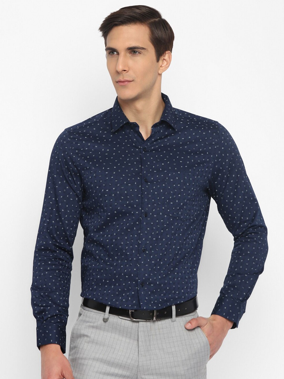

Turtle Men Navy Blue Slim Fit Floral Printed Semiformal Shirt