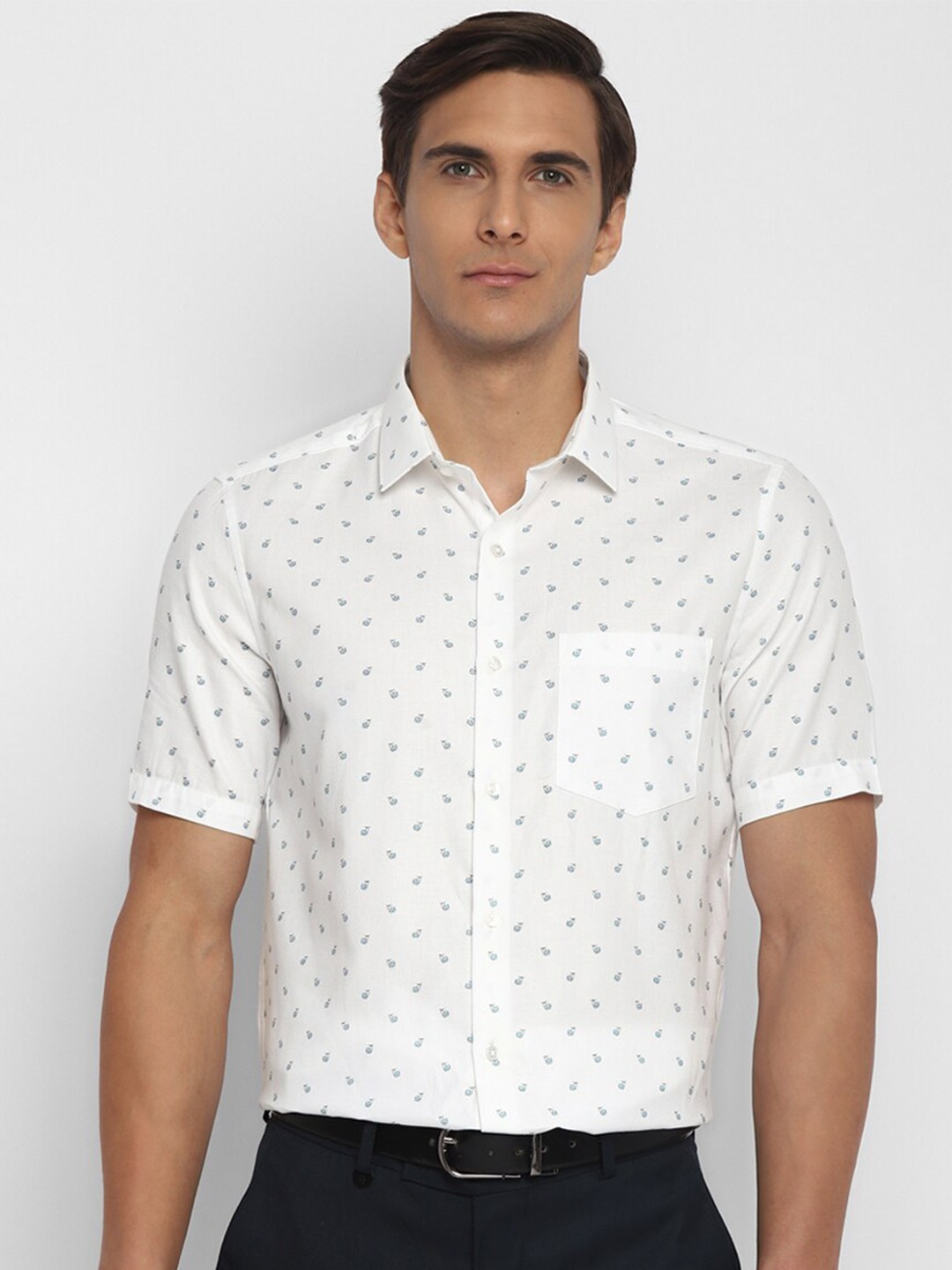 

Turtle Men White Printed Semiformal Shirt