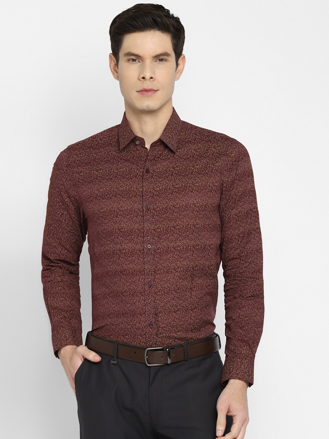 

Turtle Men Maroon Slim Fit Printed Pure Cotton Semiformal Shirt
