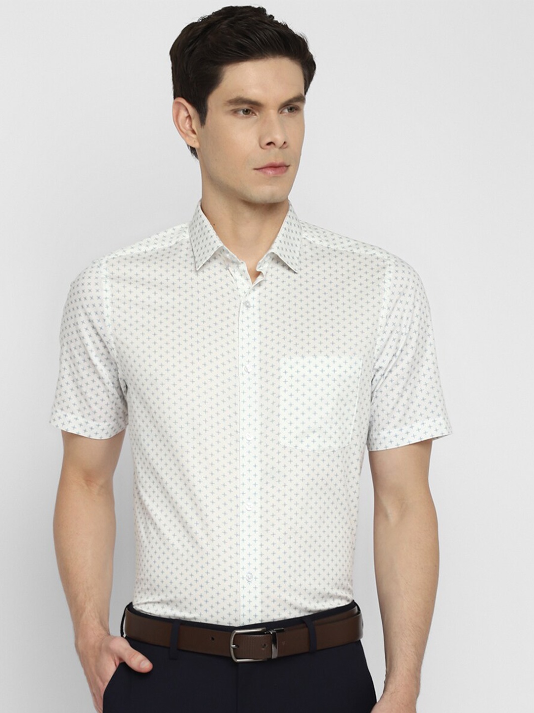 

Turtle Men White Printed Pure Cotton Semiformal Shirt