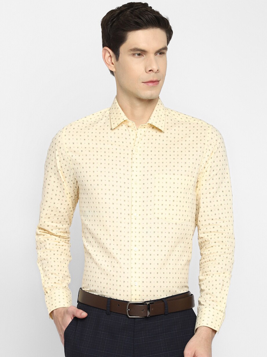 

Turtle Men Yellow Slim Fit Printed Semiformal Shirt