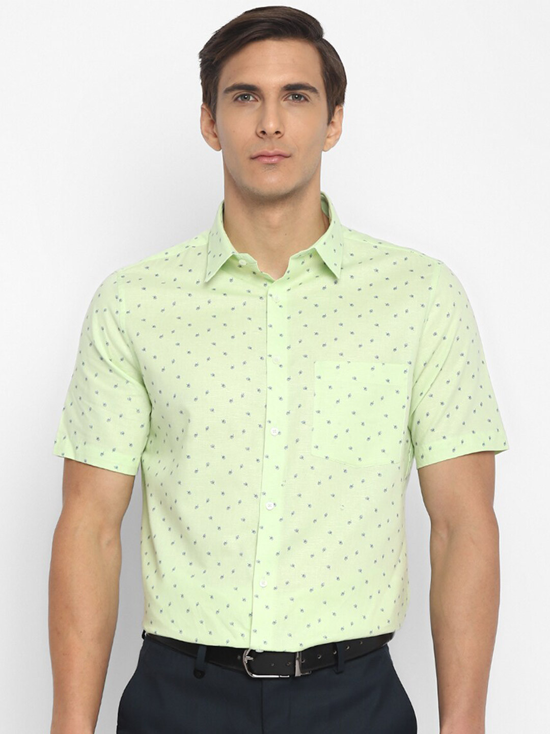 

Turtle Men Green Printed Semiformal Shirt