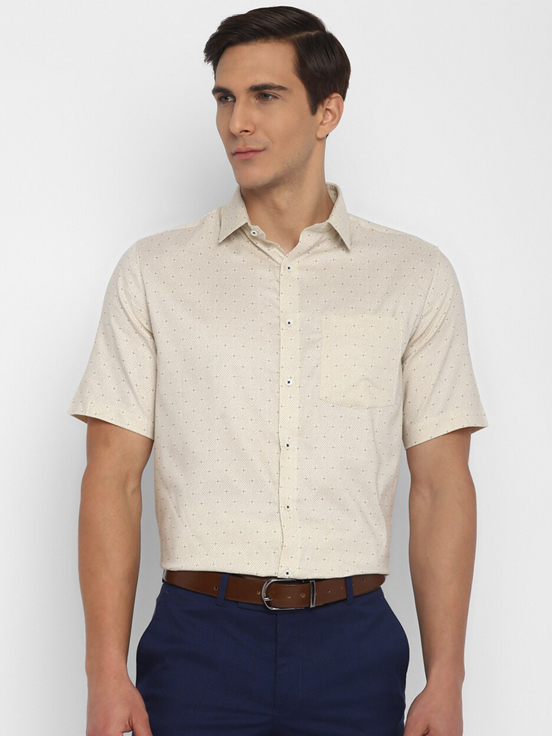 

Turtle Men Cream-Coloured Printed Semiformal Shirt