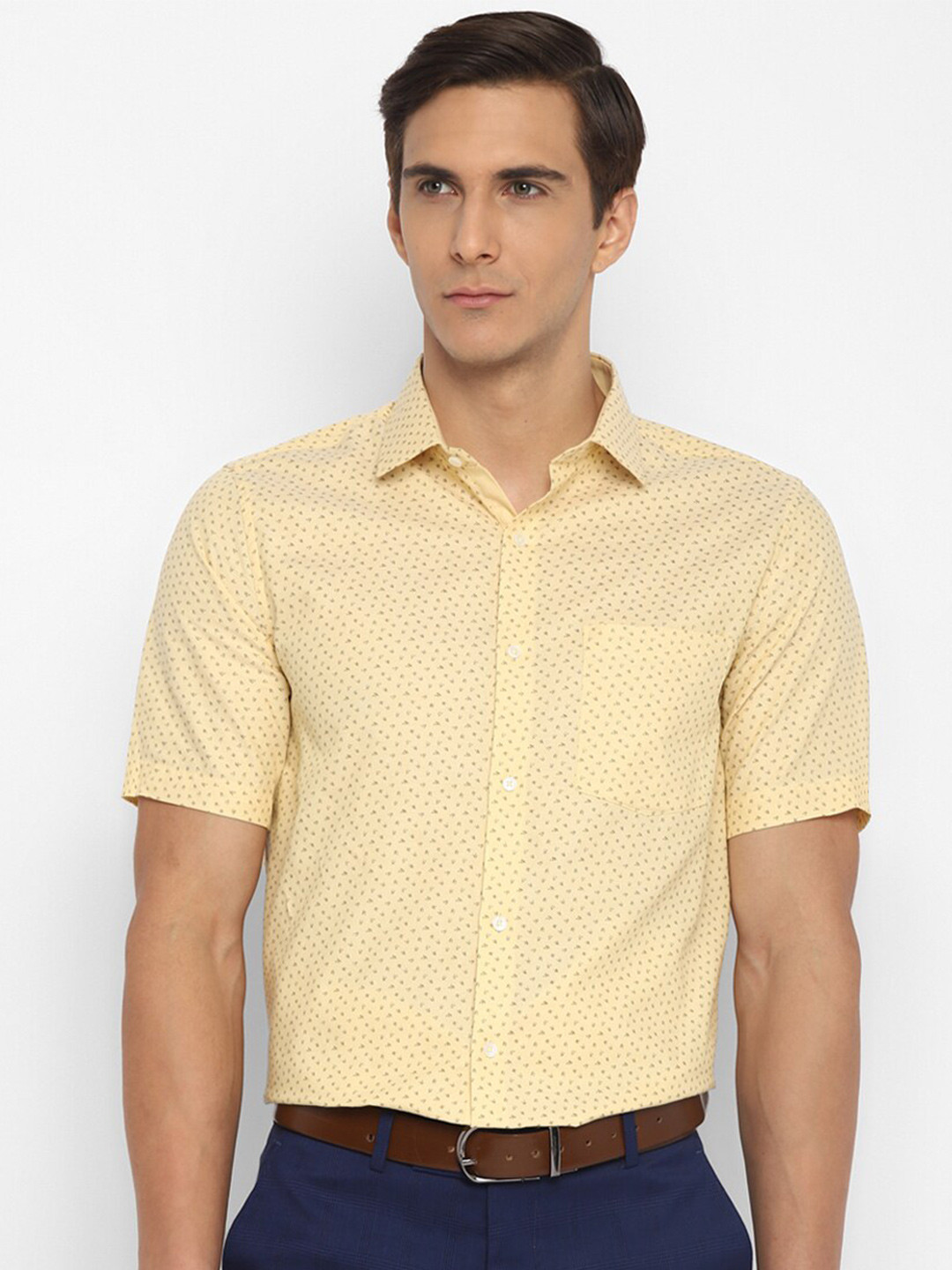 

Turtle Men Yellow Printed Pure Cotton Semiformal Shirt