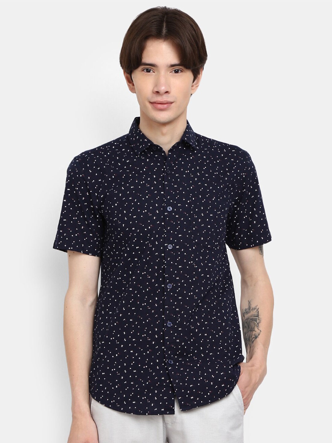 

V-Mart Men Navy Blue Floral Printed Casual Shirt