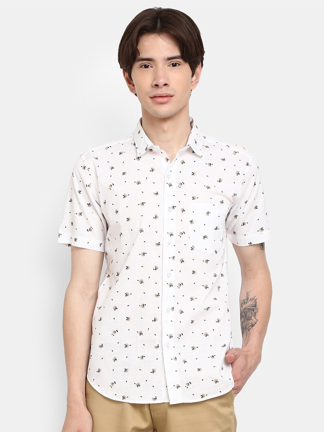

V-Mart Men White Printed Casual Shirt
