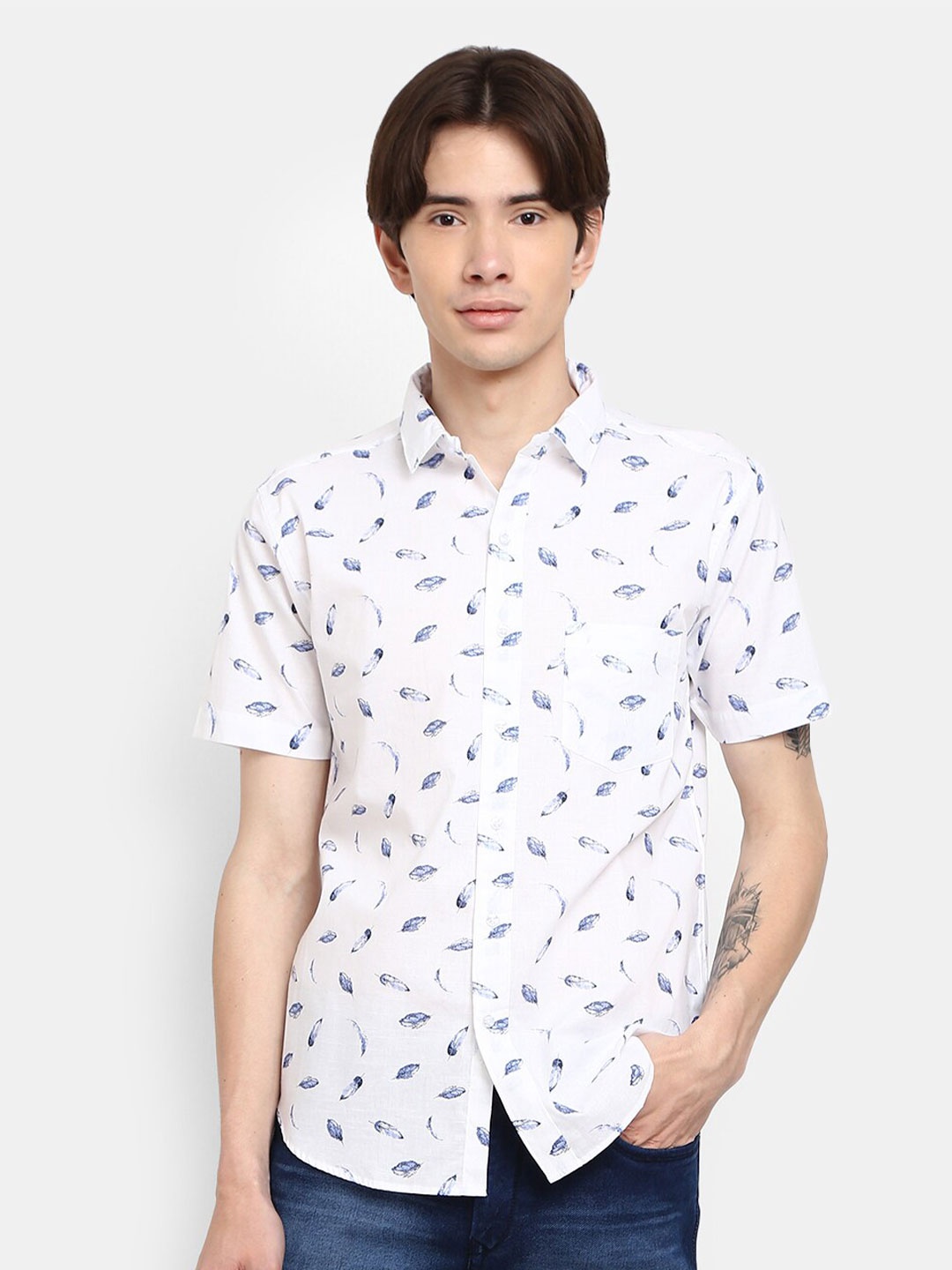 

V-Mart Men White & Blue Printed Casual Shirt