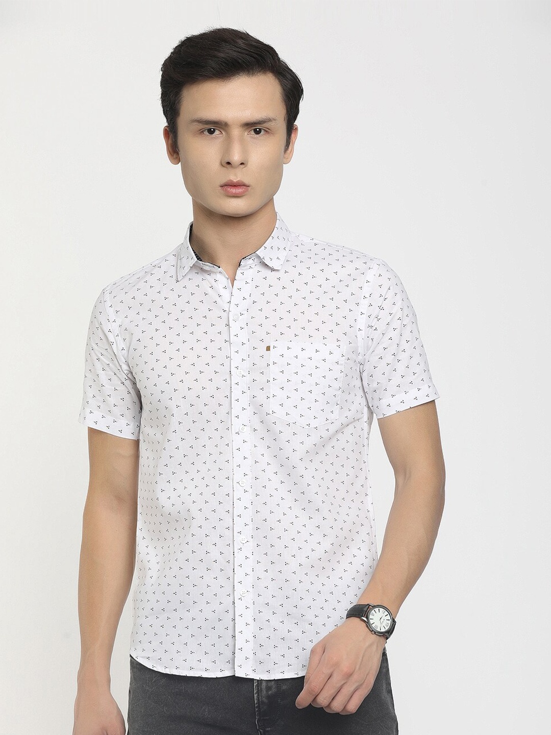 

V-Mart Men White Printed Spread Collar Casual Shirt