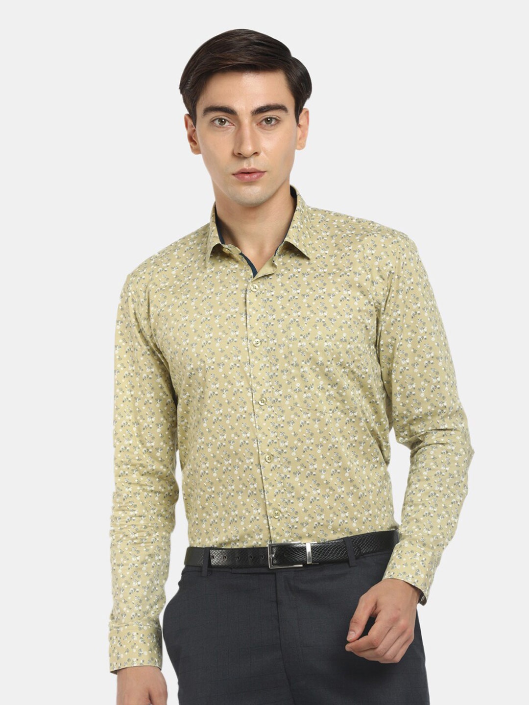 

V-Mart Men Beige Floral Printed Formal Shirt