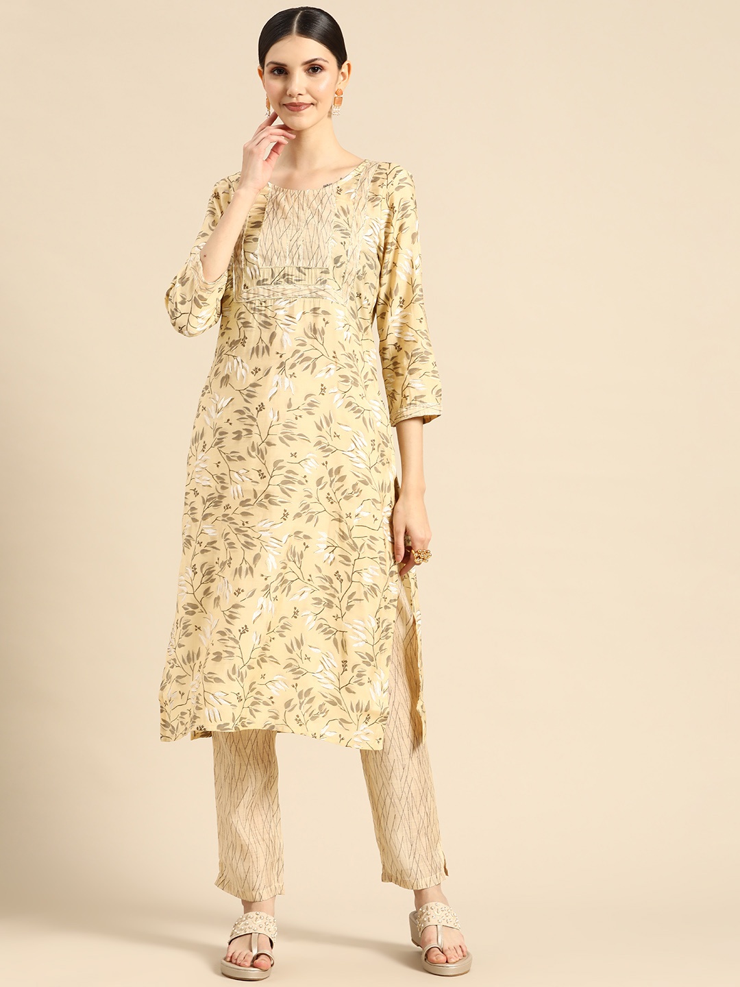 

Sangria Women Beige Floral Printed Gotta Patti Kurta with Trousers