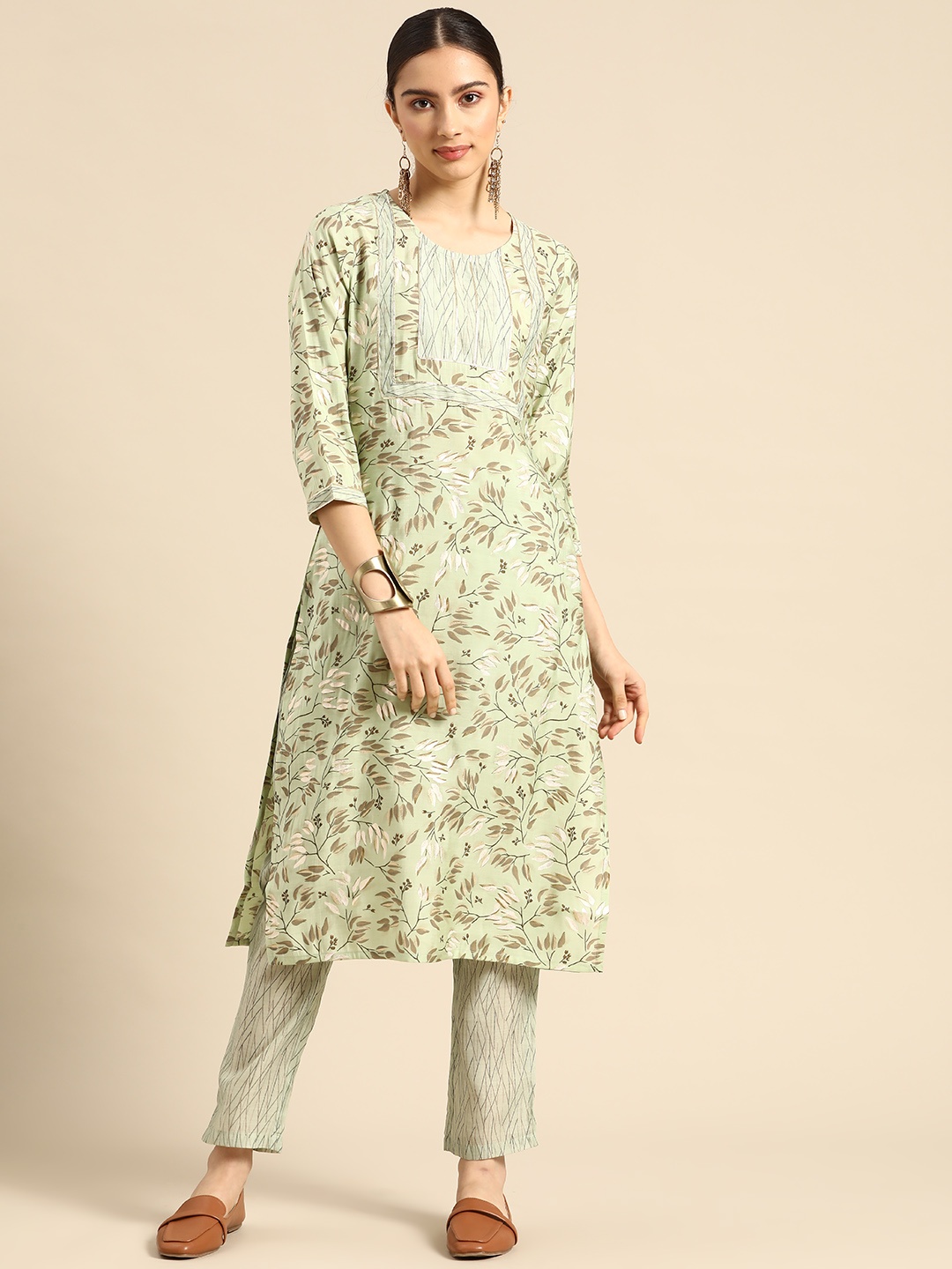

Sangria Women Green Floral Printed Gotta Patti Kurta with Trousers