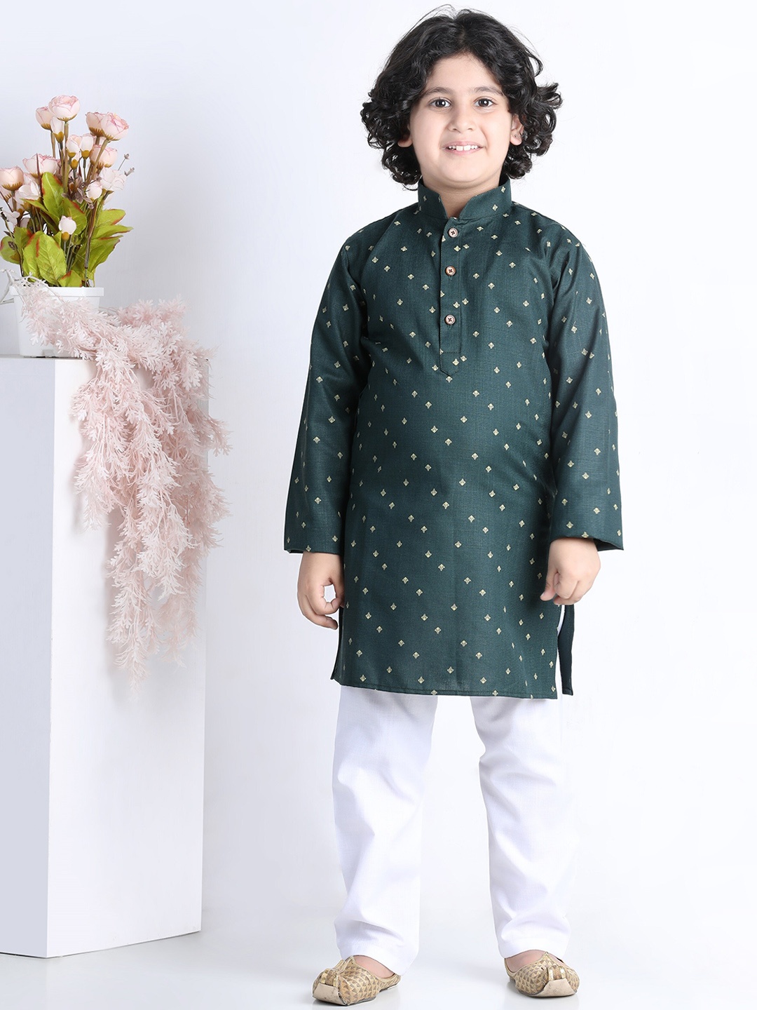 

Kidling Boys Green & White Printed Kurta with Pyjamas