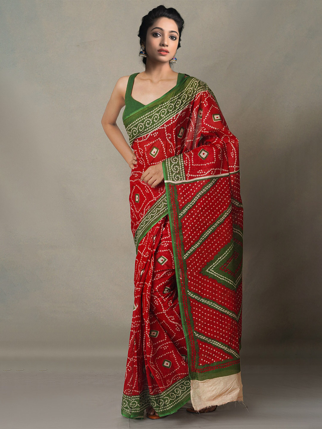 

Unnati Silks Red & Green Tie and Dye Pure Cotton Bandhani Saree
