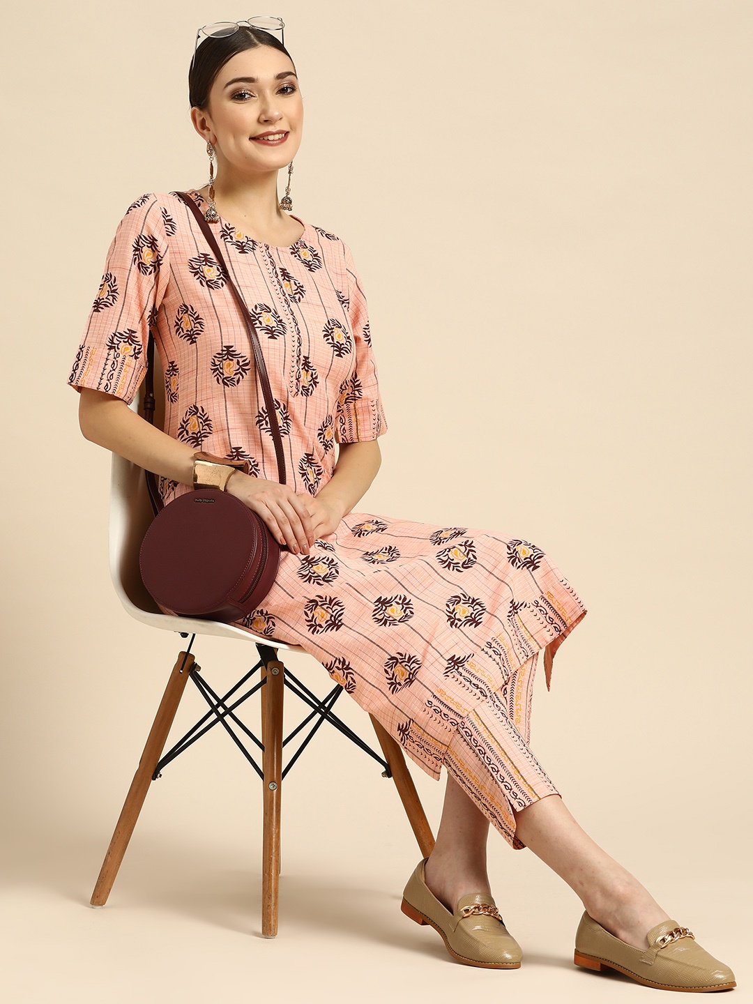 

Sangria Women Peach-Coloured Ethnic Motifs Printed Kurta with Trousers