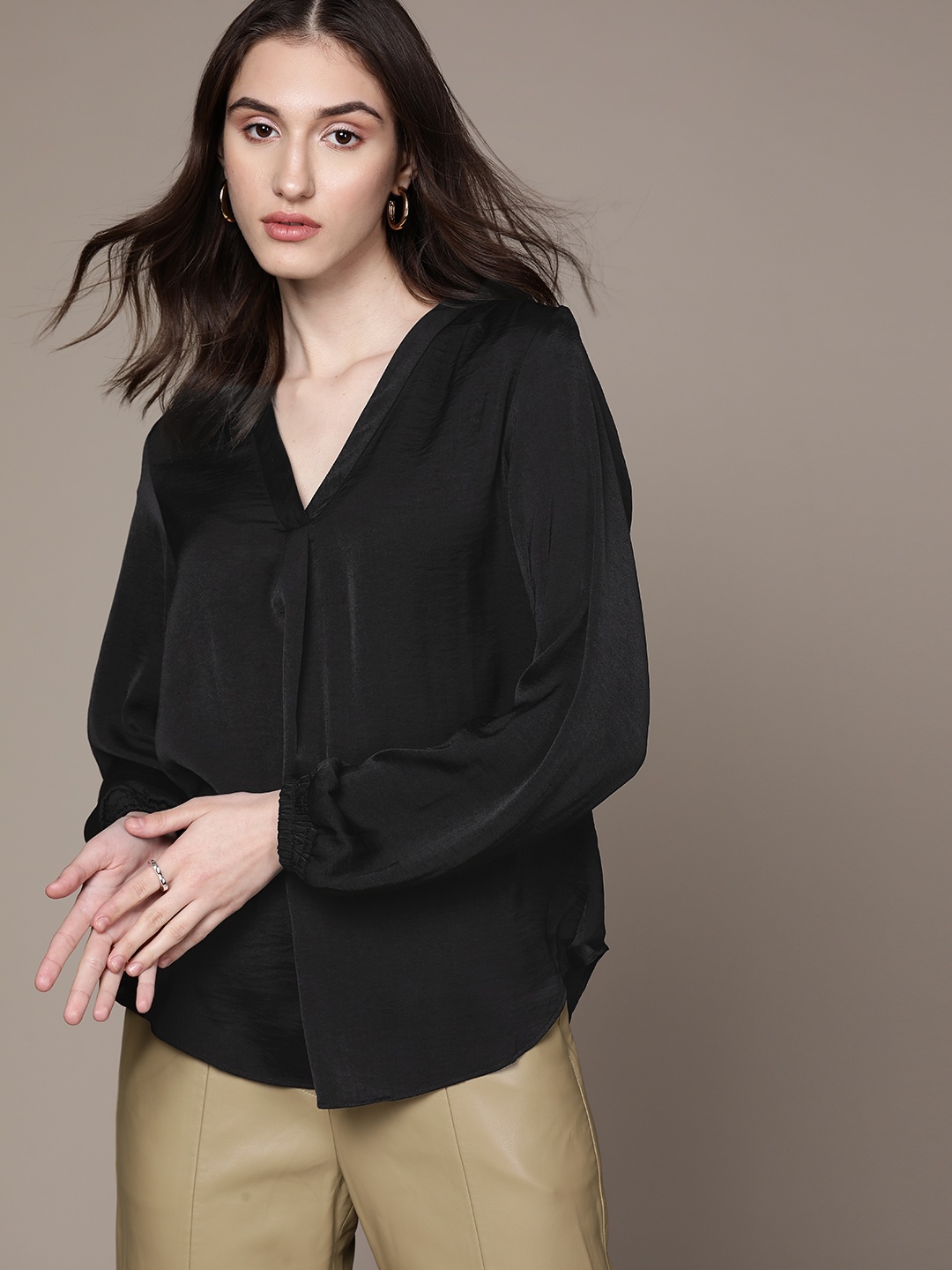 

Macy's Alfani Black Solid V-Neck Puff Sleeves Top