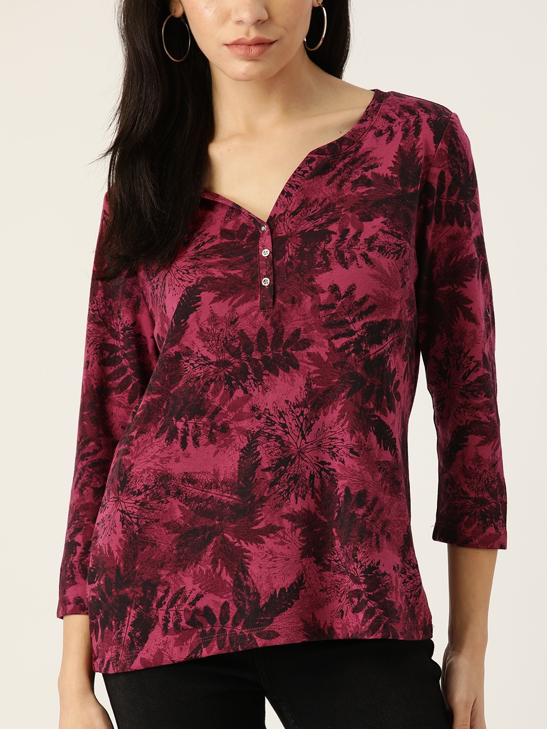 

Macy's Karen Scott Women Burgundy & Black Abstract Printed V-Neck T-shirt
