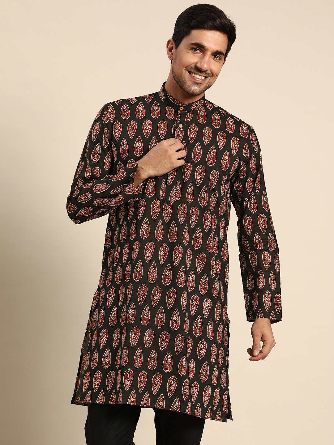 

RAJUBHAI HARGOVINDAS Men Black & Maroon Ethnic Motifs Printed Handloom Kurta