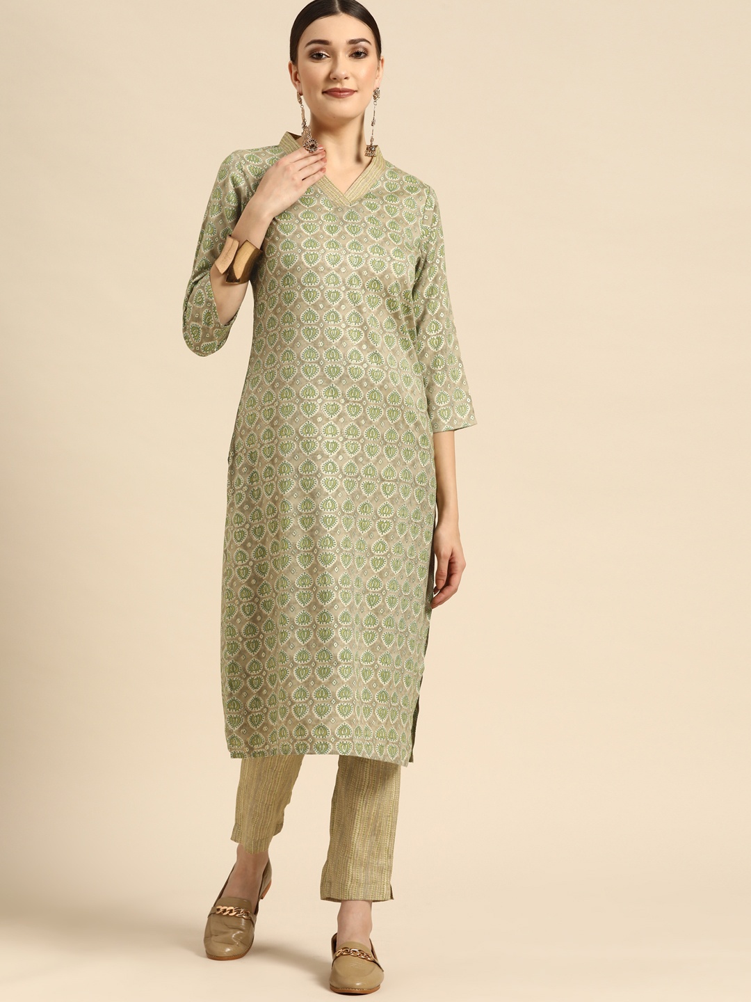 

Sangria Women Olive Green Ethnic Motifs Printed Kurta with Trousers