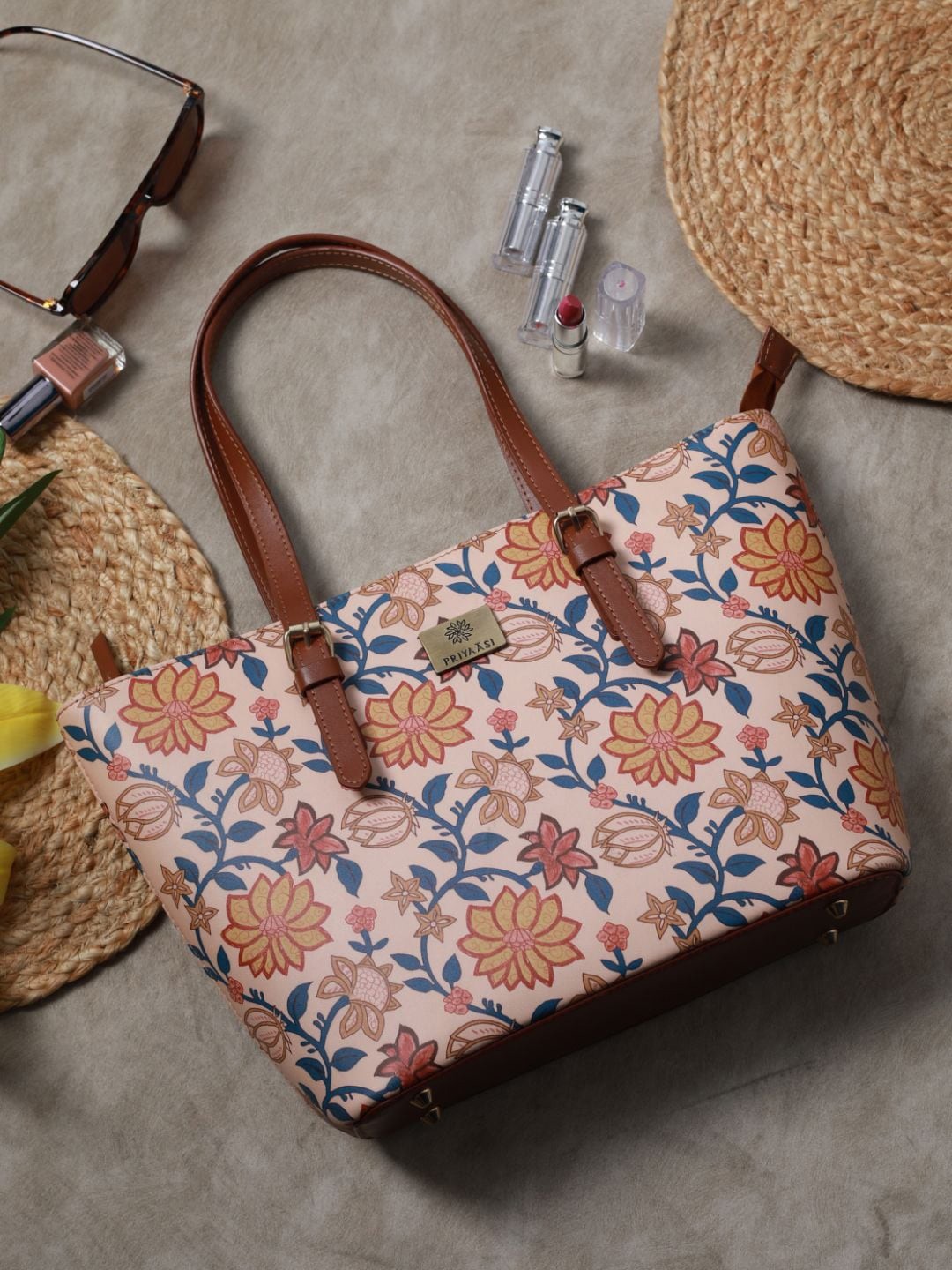 

Priyaasi Women Peach-Coloured Floral Kalamkari Tote Bag