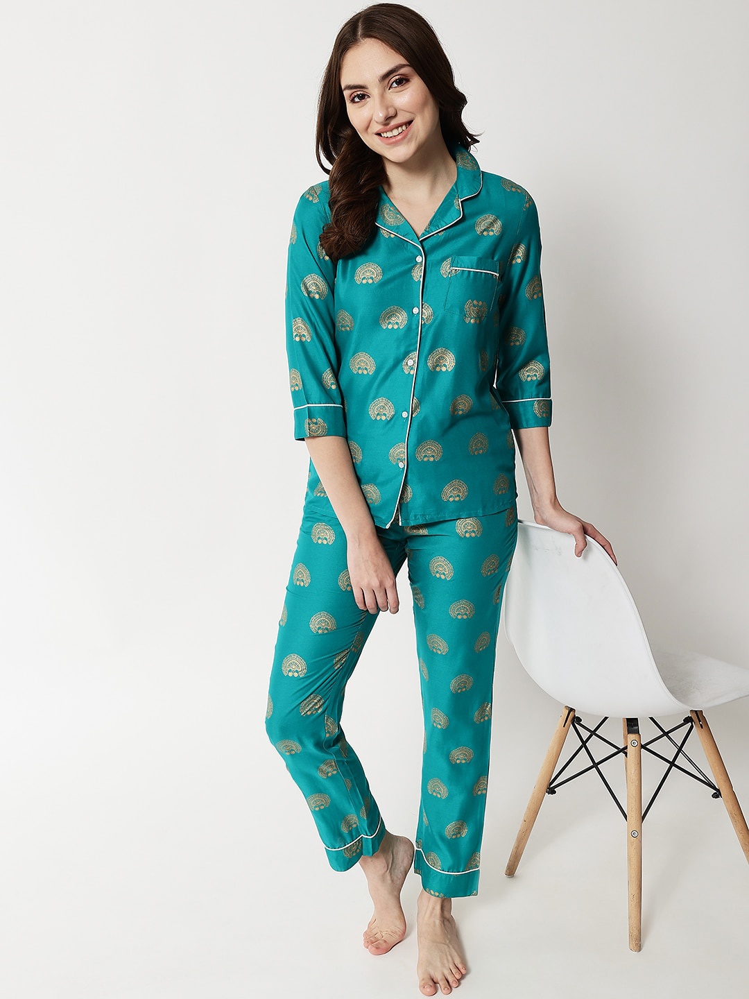 

Kashana Women Green & Gold-Toned Printed Night suit