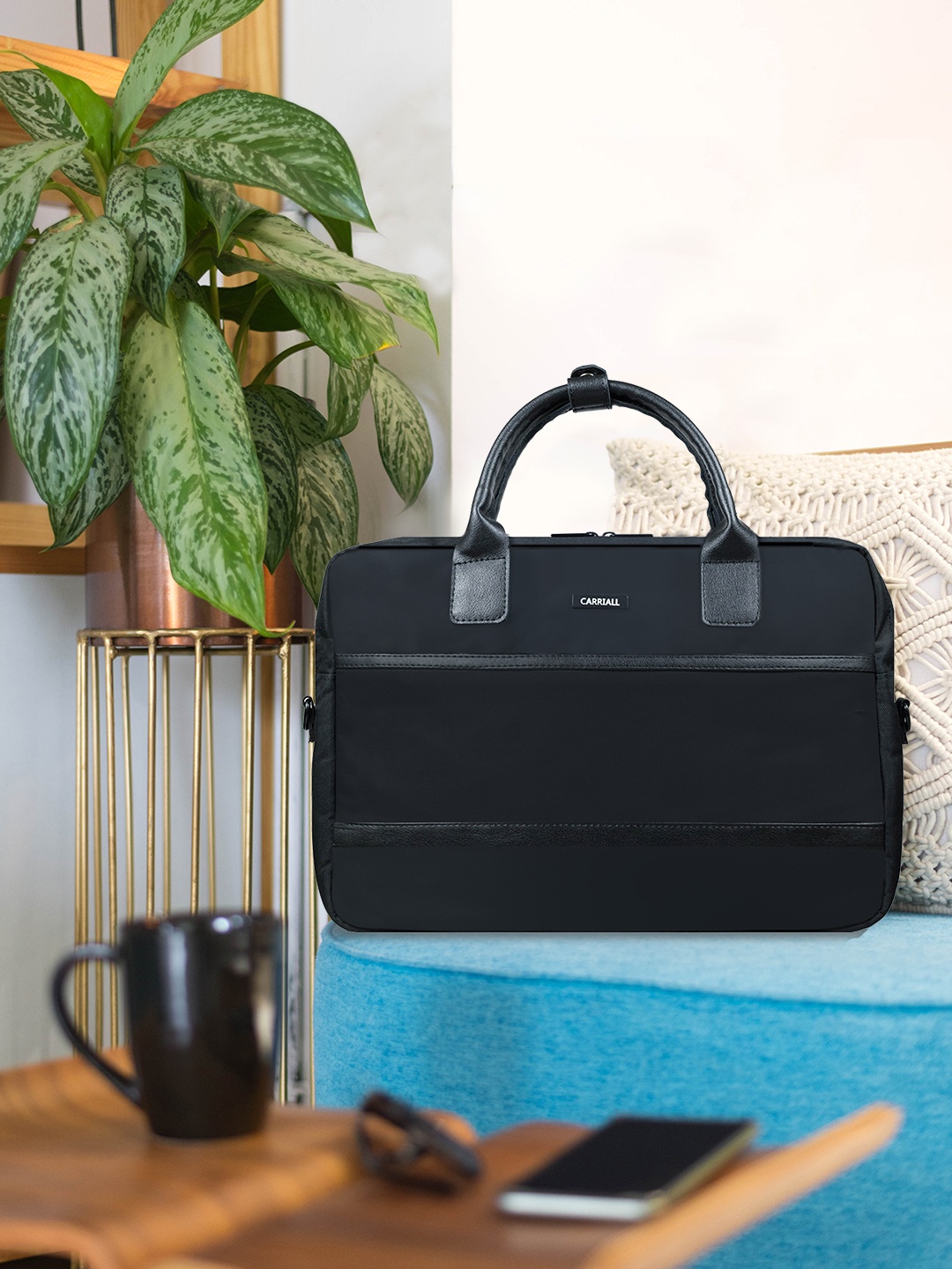 

CARRIALL Unisex Black Messenger Bag