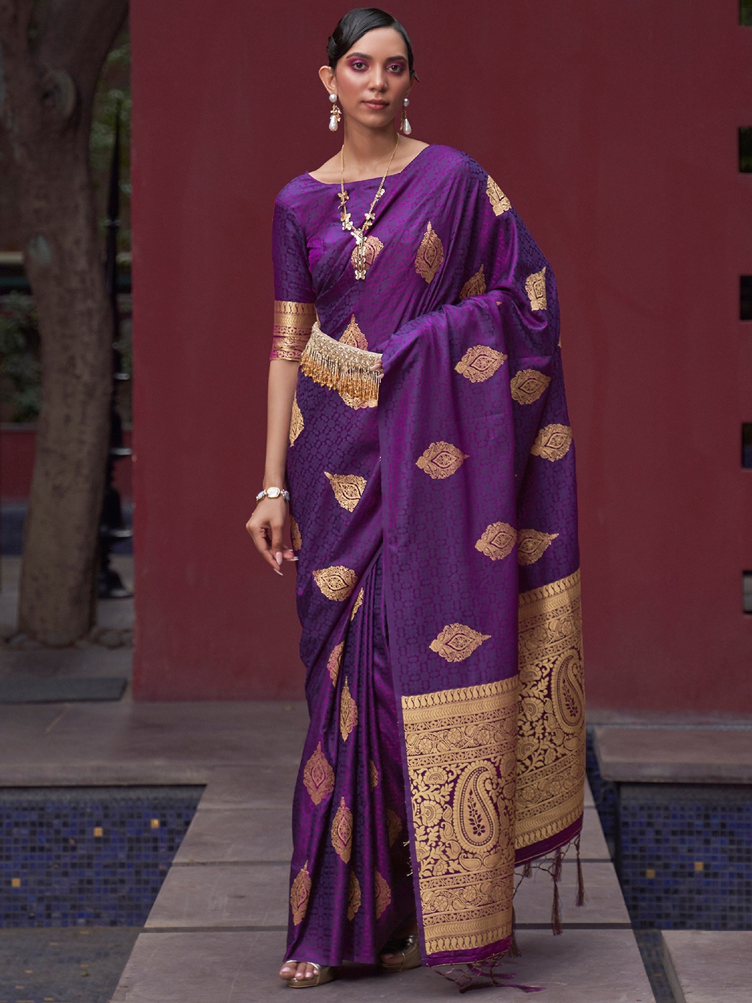 

Mitera Purple & Gold-Toned Bagh Pure Silk Banarasi Saree