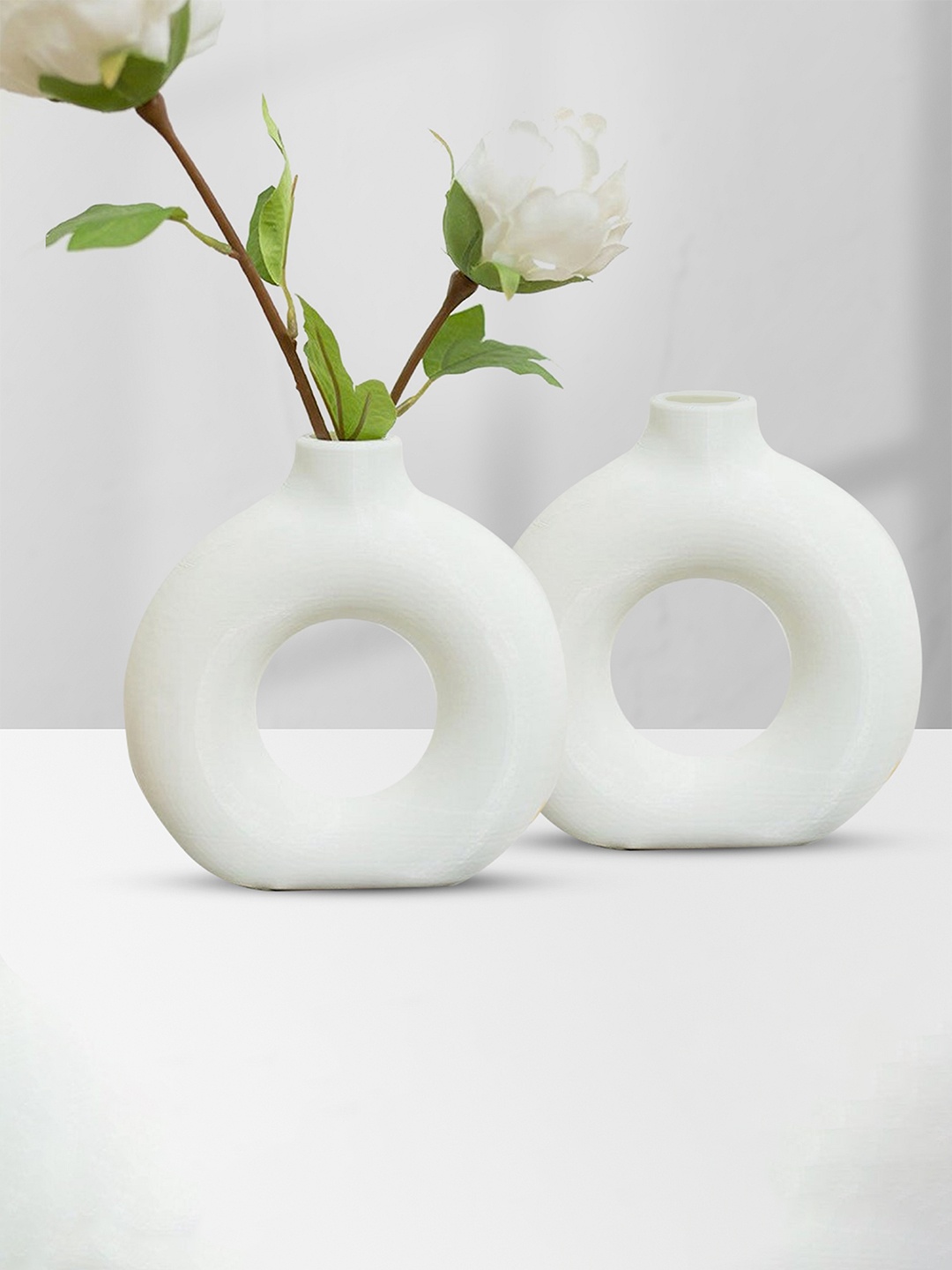 

PUREZENTO Set Of 2 White Solid Ceramic Donut Shaped Flower Vases