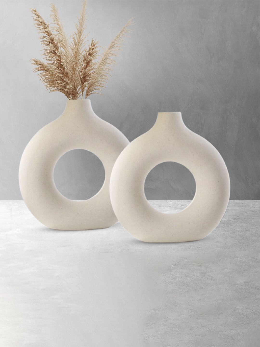 

PUREZENTO Set Of 2 White Solid Donut Shaped Flower Vases