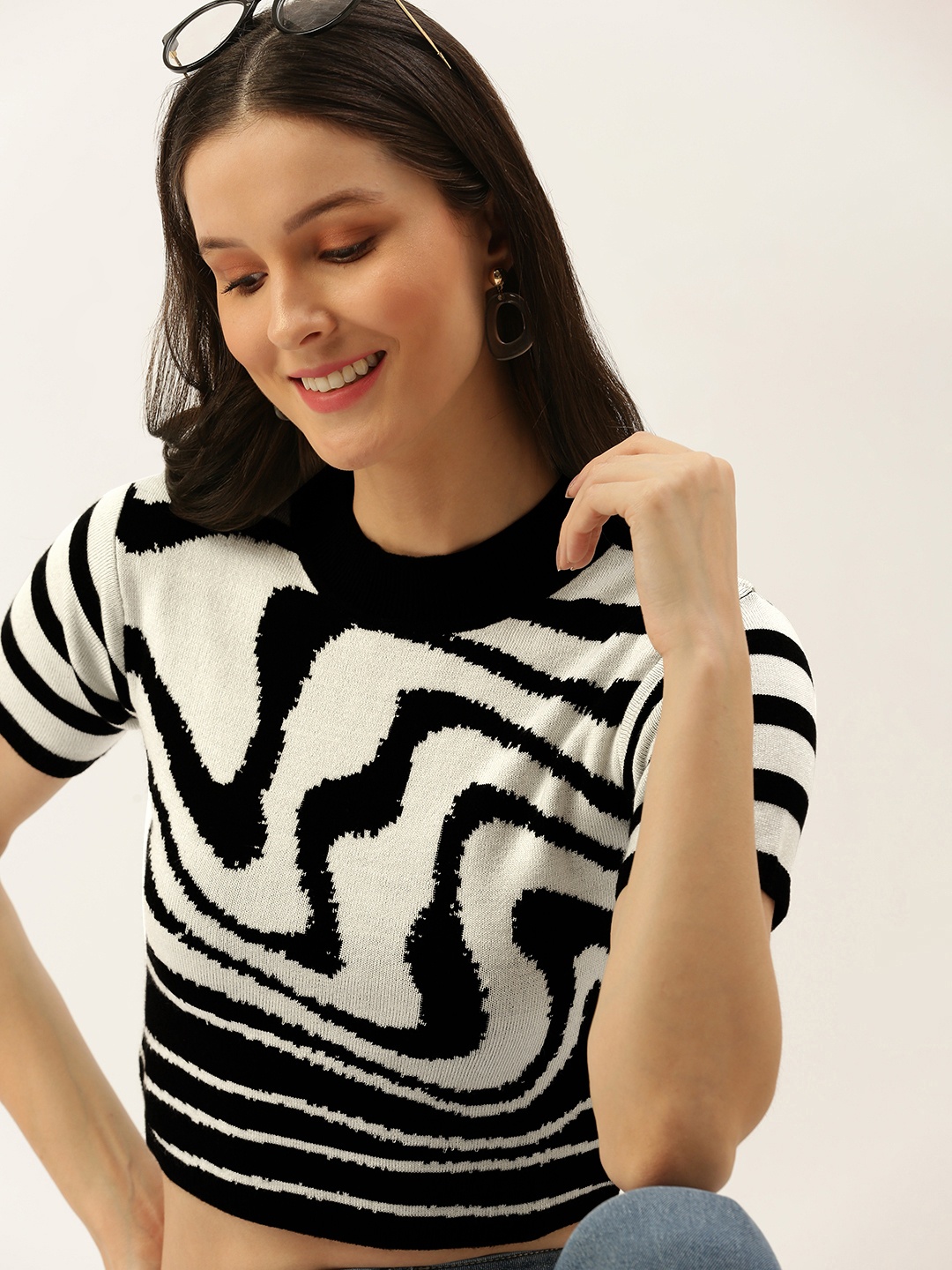 

FOREVER 21 Women White & Black Crop Pullover