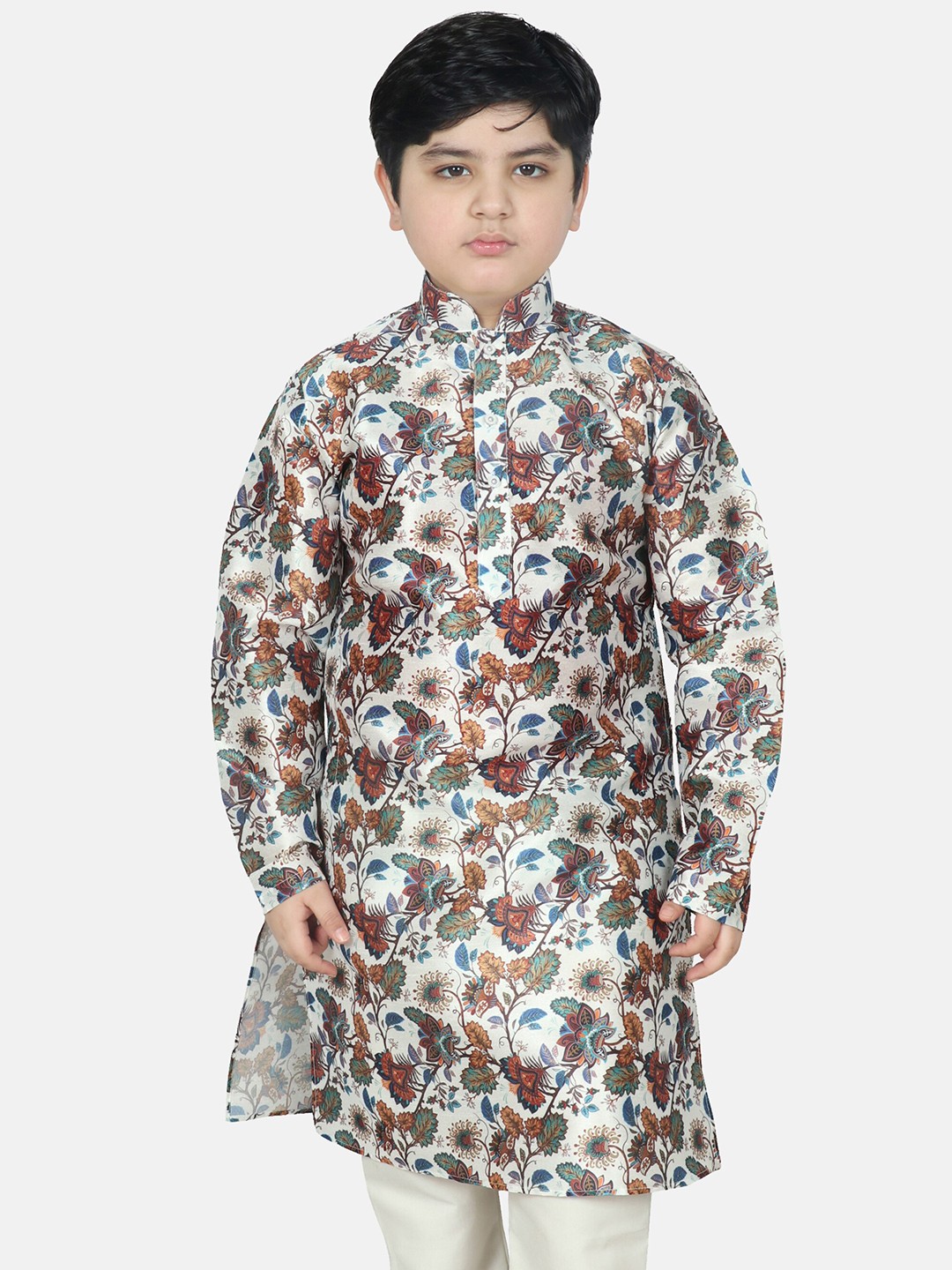 

SG YUVRAJ Boys White Floral Printed Flared Sleeves Thread Work Raw Silk Kurta