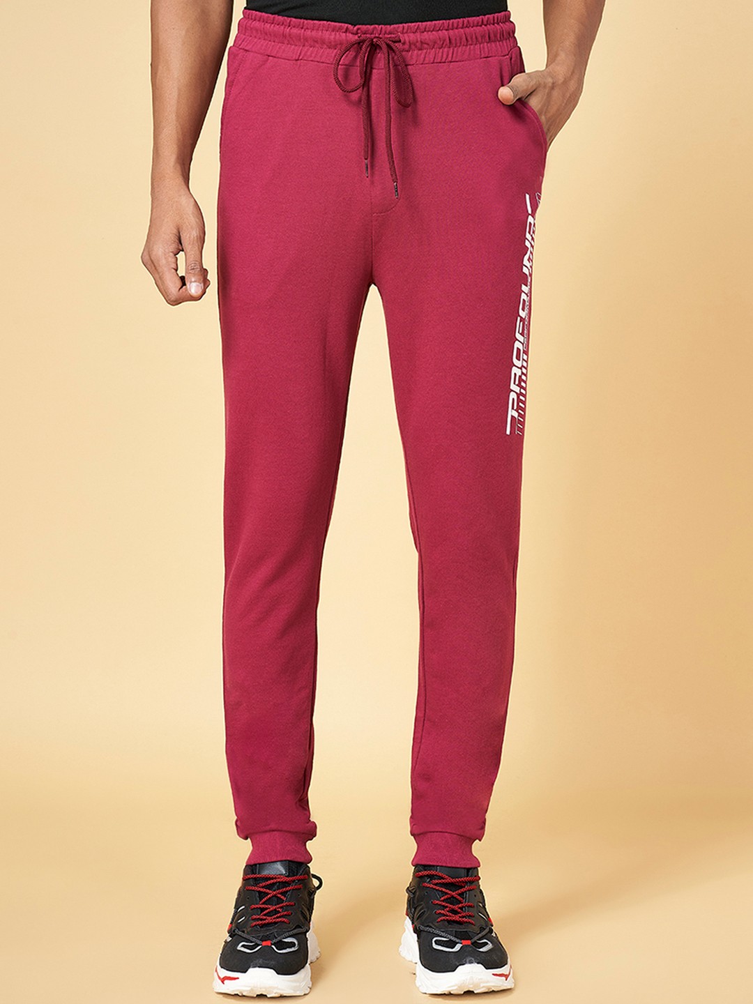 

Ajile by Pantaloons Men Maroon Solid Slim Fit Joggers