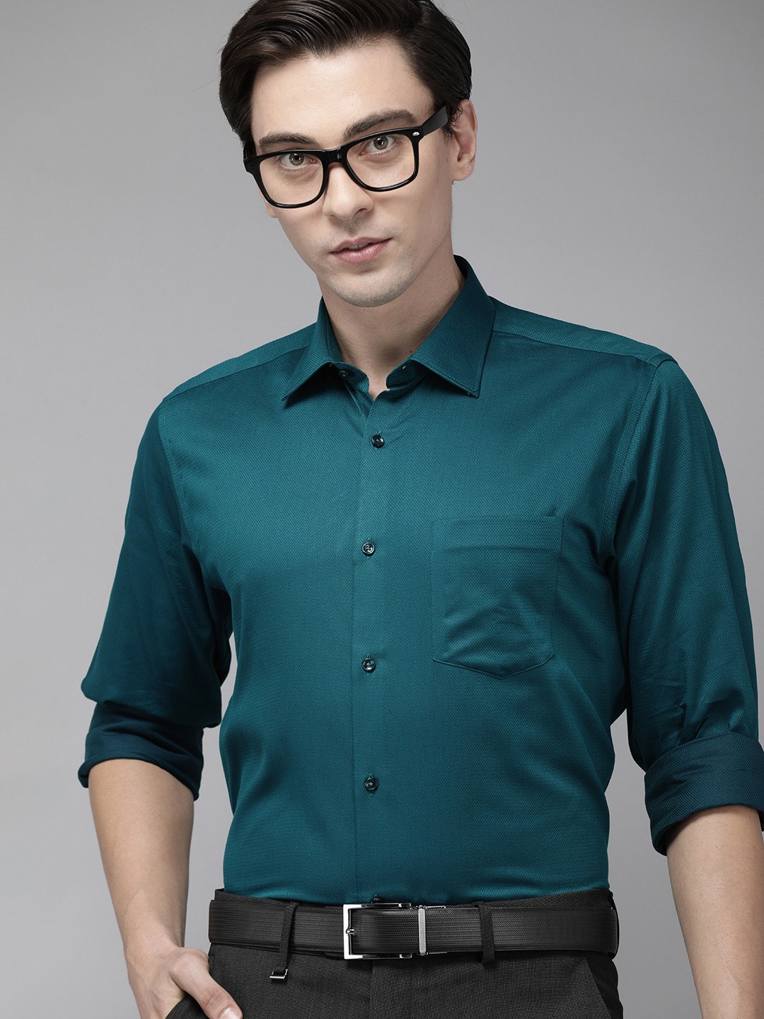 

Van Heusen Men Teal Green Solid Custom Fit Pure Cotton Formal Shirt