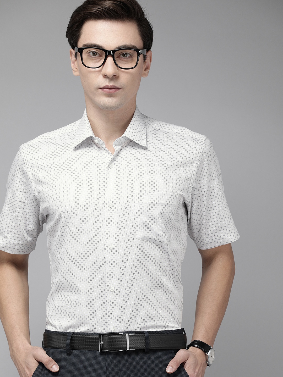 

Van Heusen Men White & Blue Printed Pure Cotton Casual Shirt